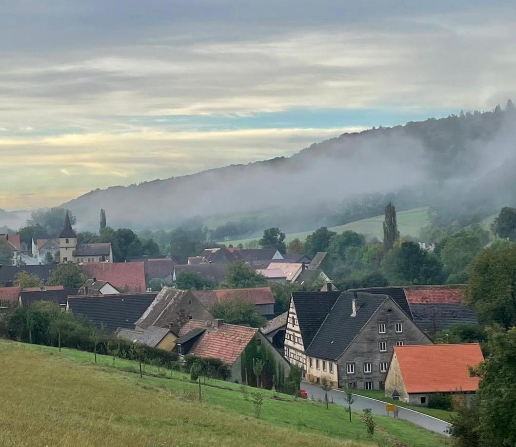אדלסהופן Rose Cottage Im Romantischen Taubertal מראה חיצוני תמונה